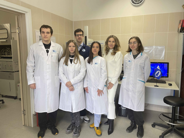 Студенческая практика в химической лаборатории Магаданского филиала ВНИРО